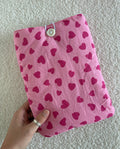 Pochette à livre cœurs roses